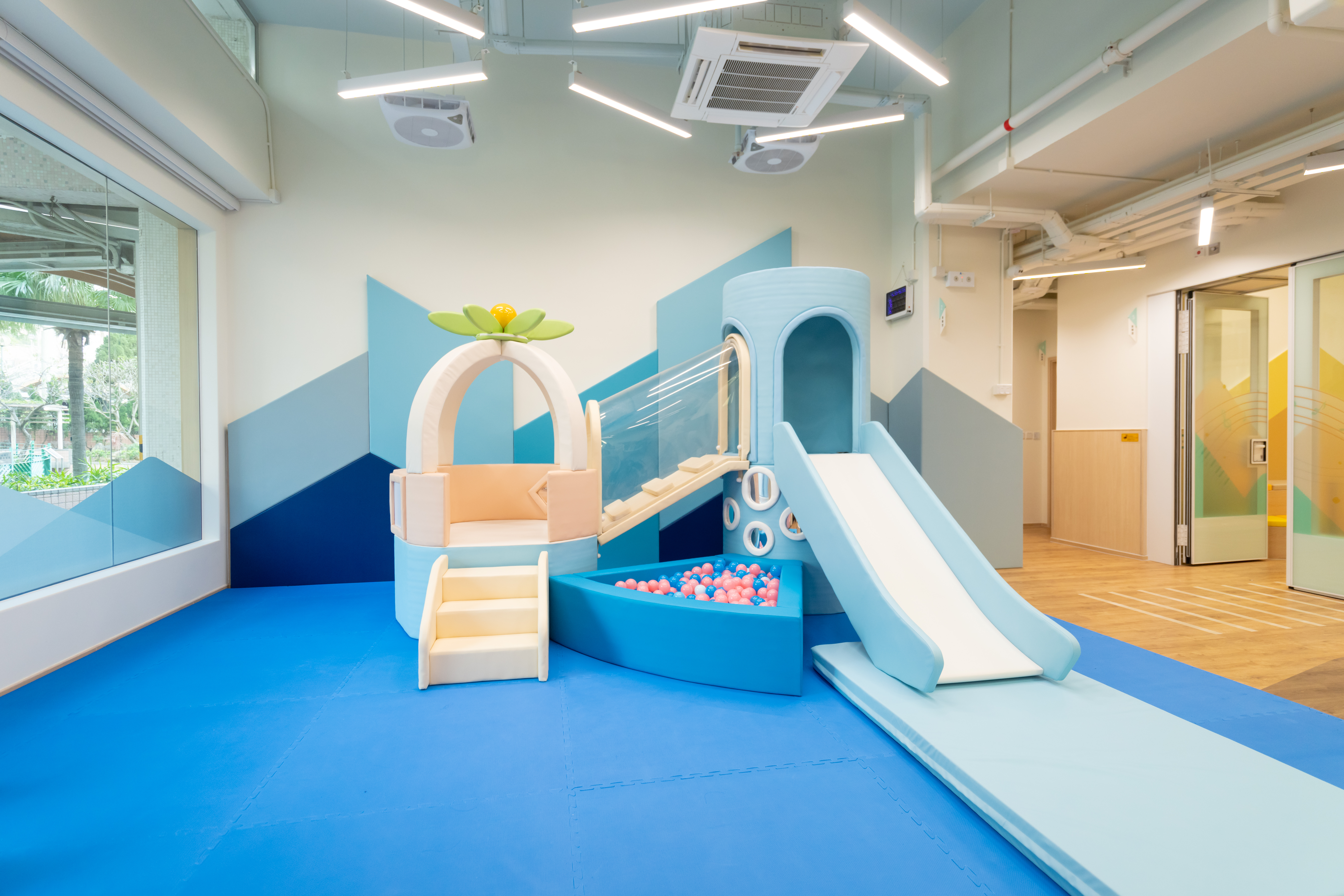 女青喜越嬰幼園喜動室 YWCA Centennial Child UPlace Big Muscle Area 