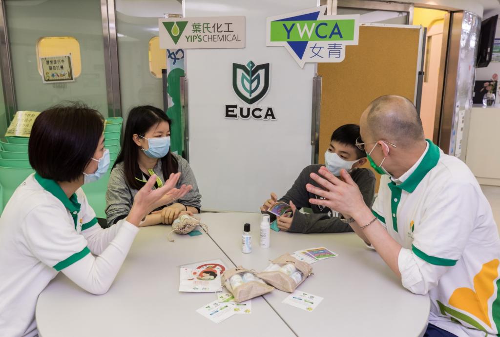 葉氏化工捐贈消毒用品予超過3,000個基層家庭