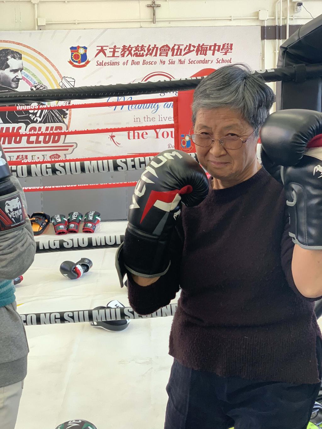 Fight for the infinite possibility! Elderly learning Thai-boxing with teens