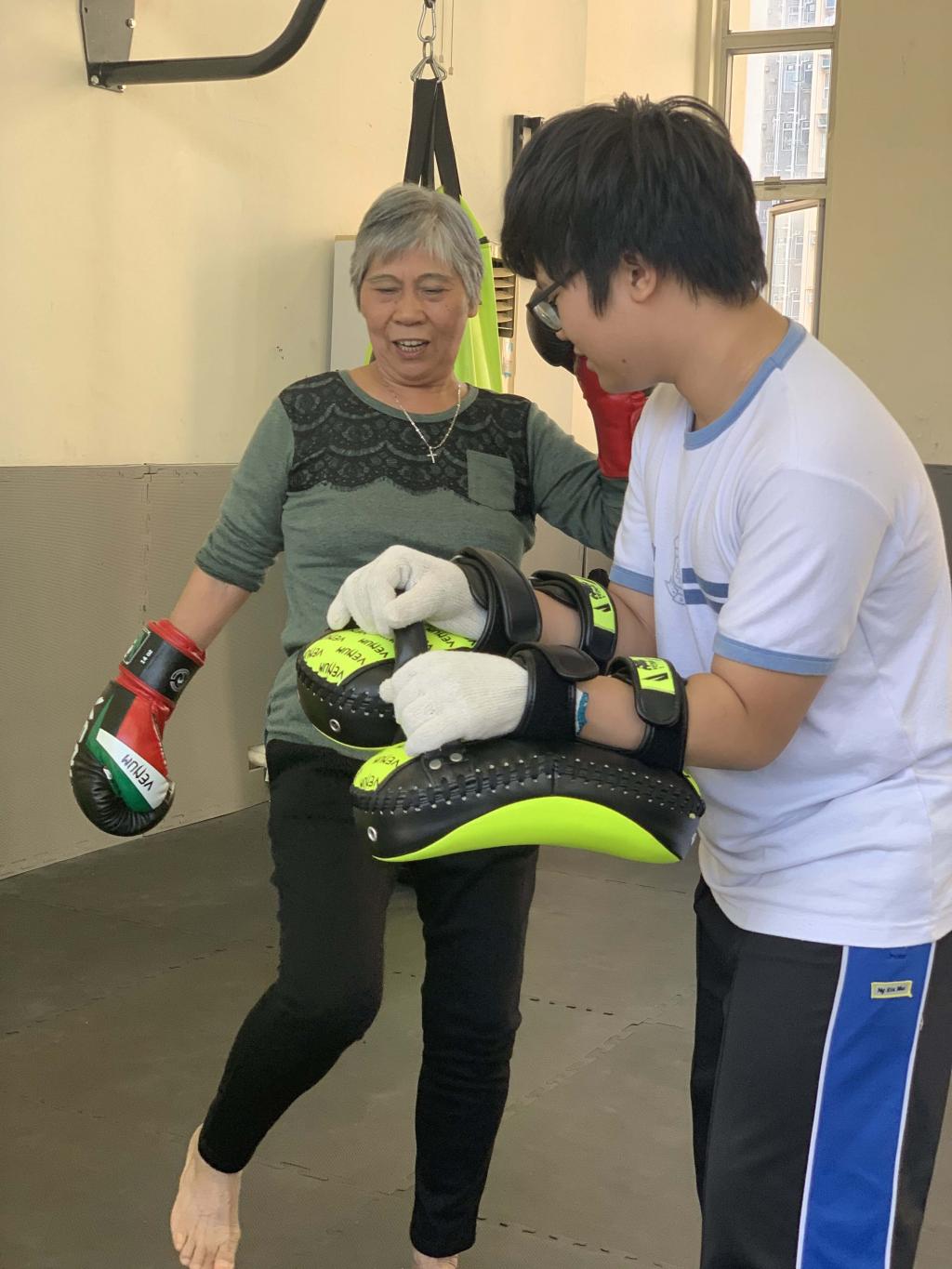 Fight for the infinite possibility! Elderly learning Thai-boxing with teens