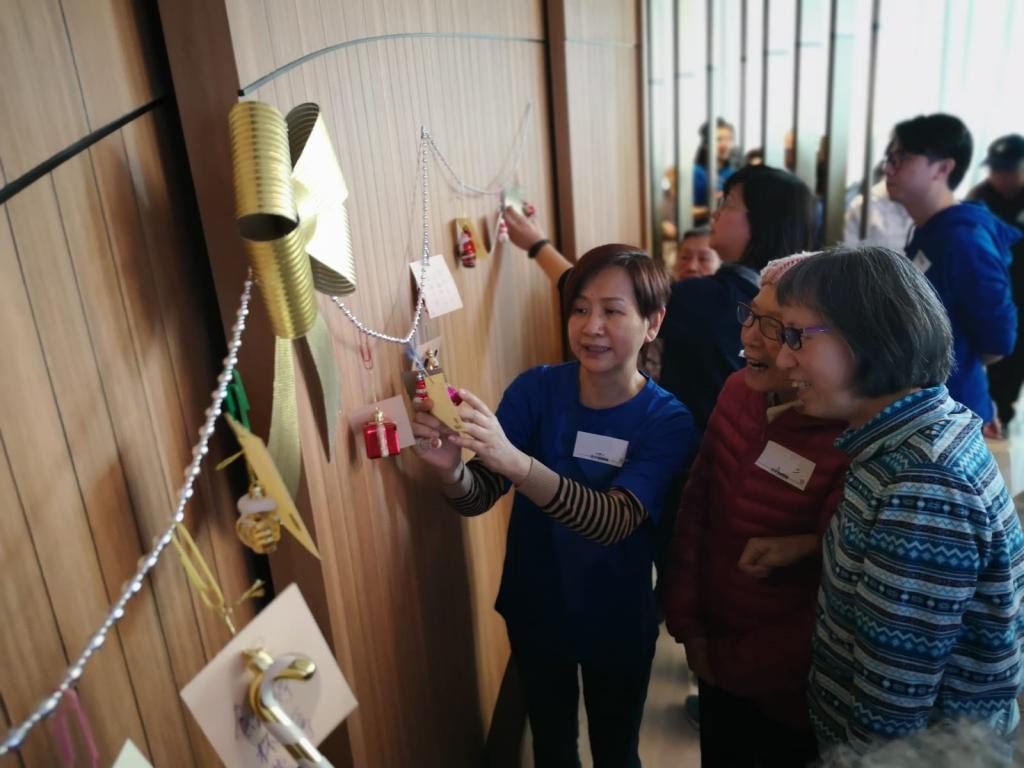 Elders and carers explored stress coping mechanism in “Joyful Café”