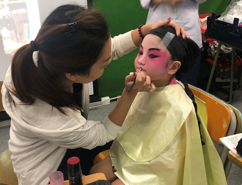 HKYWCA’s services users participated in a Cantonese opera workshop