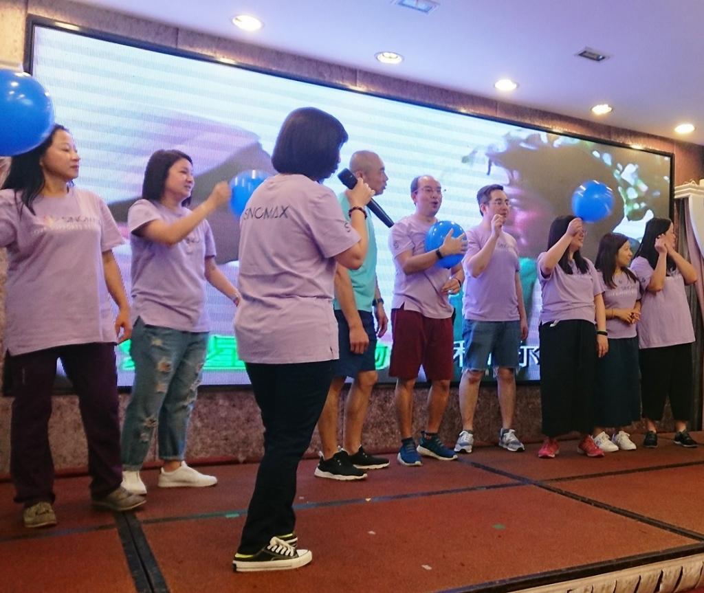 Sinomax celebrated Mid-Autumn Festival with elderly