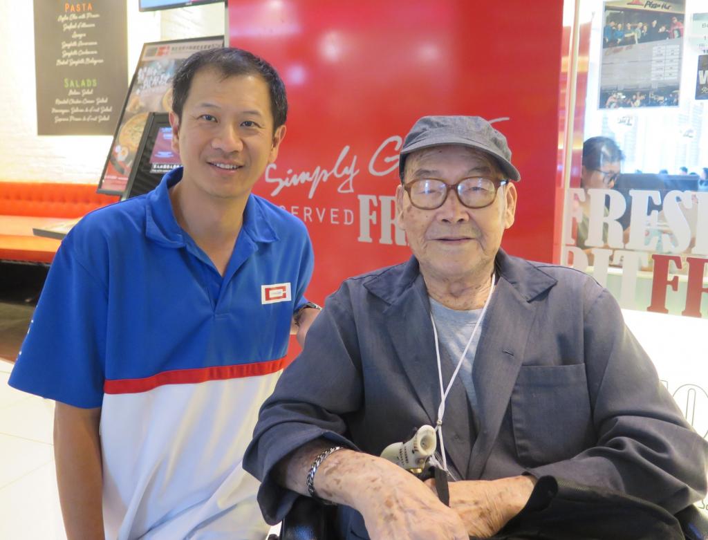 其士集團義工與長者外出度過歡樂一天