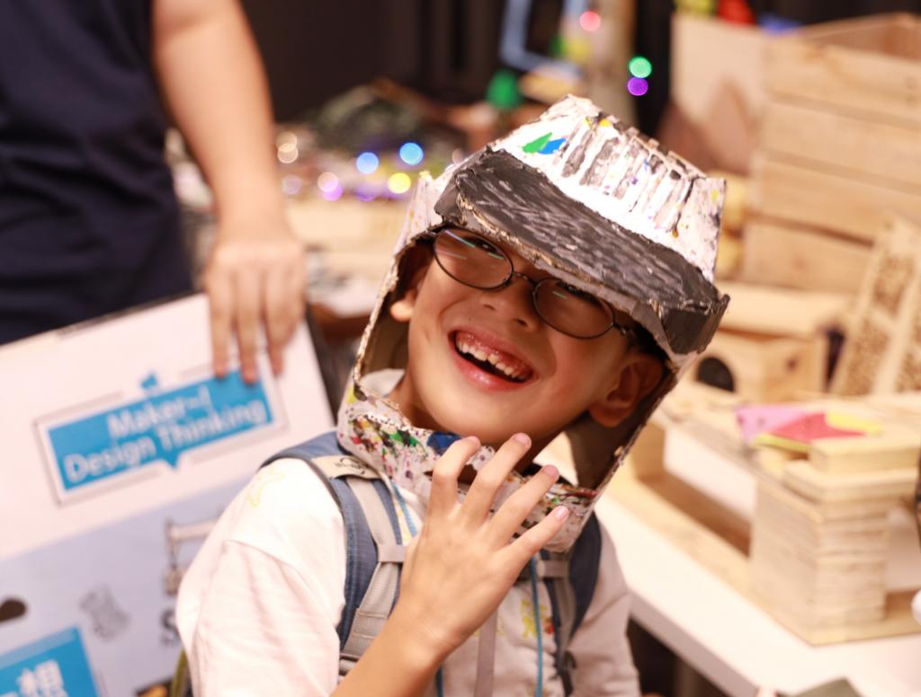 HKYWCA co-organised maker exploration day