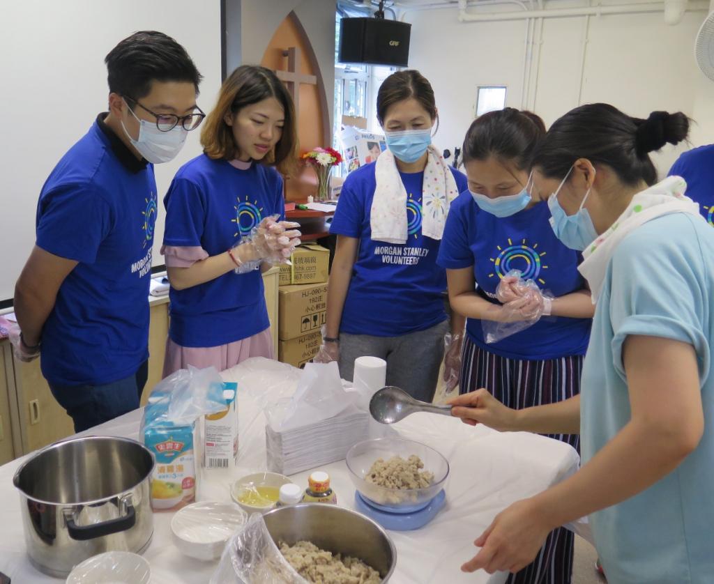 摩根士丹利為安老苑長者製作精緻軟餐