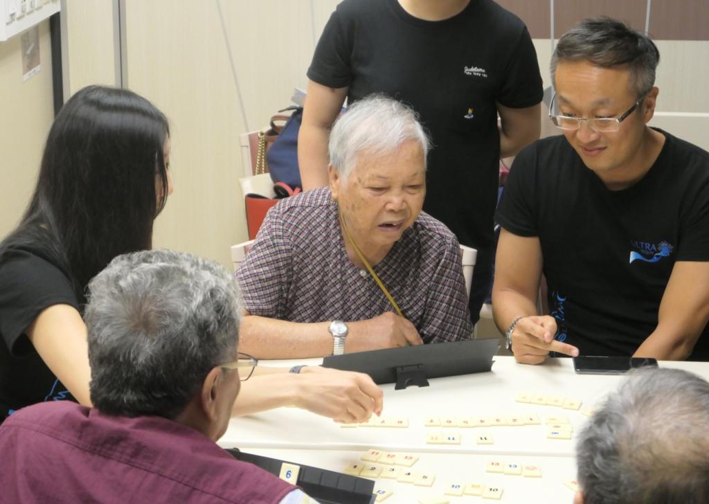 YF Life paid a visit to the home for the elderly
