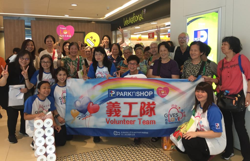 PARKnSHOP organised Elderly Free Food Coupon Shopping Day