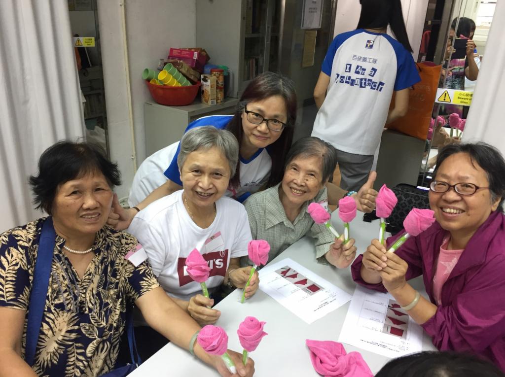 PARKnSHOP organised Elderly Free Food Coupon Shopping Day