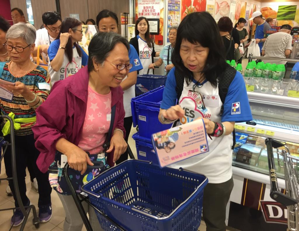 百佳再舉行「關愛長者食物券」購物日予基層長者