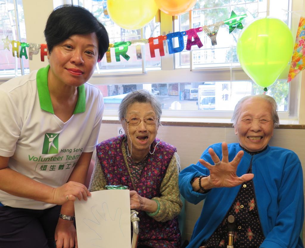 Hang Seng Bank organised a birthday party for elders