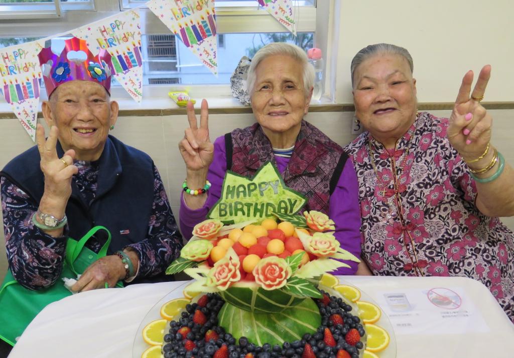 Hang Seng Bank organised a birthday party for elders