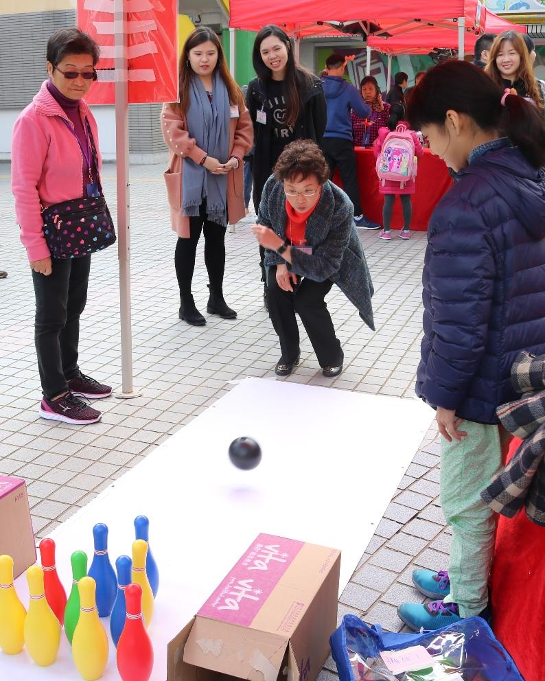 HKYWCA organised a carnival to promote transgenerational harmony