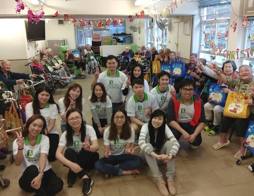 Hang Seng Bank decorated the Home for the Elderly to celebra…
