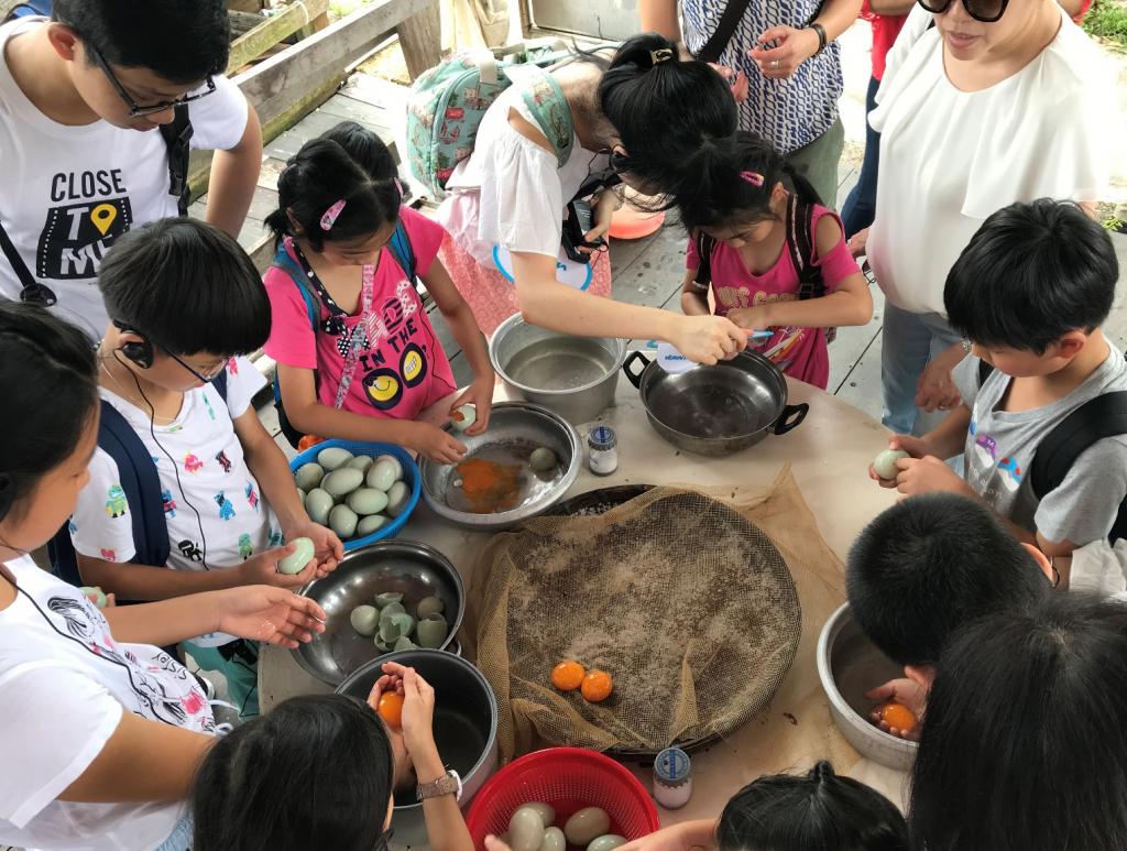 Verint volunteers accompanied underprivileged children for a…