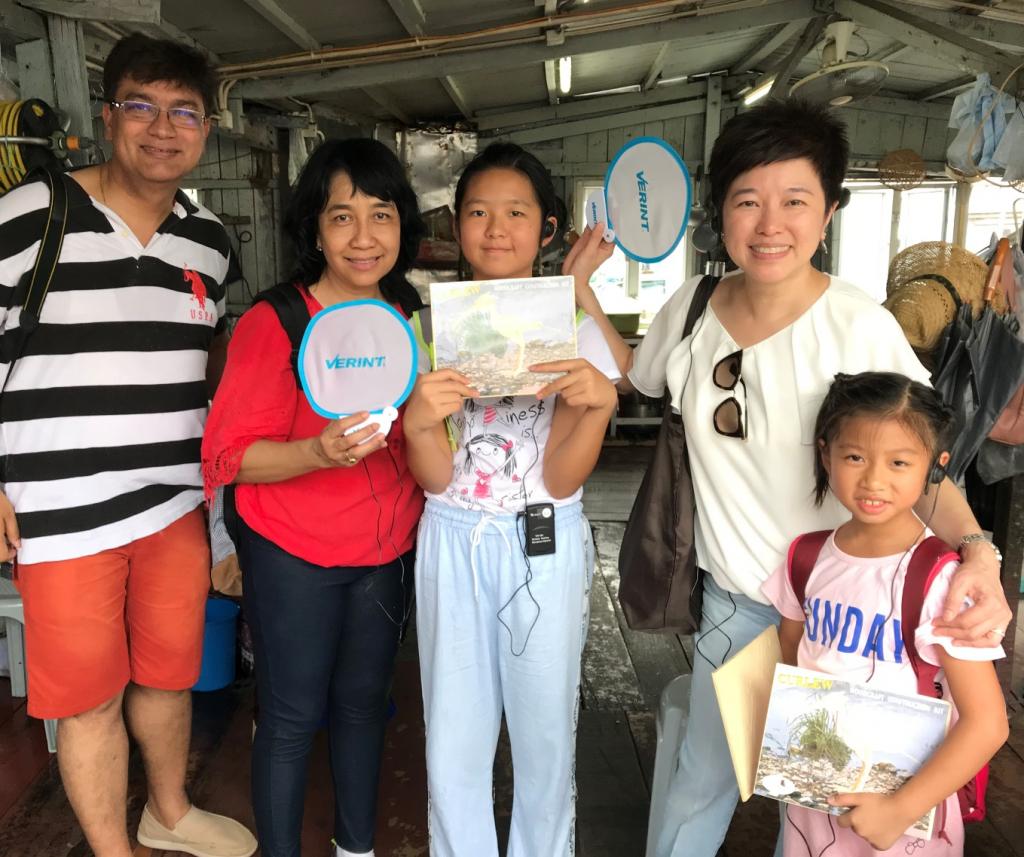 Verint volunteers accompanied underprivileged children for a Tai O trip