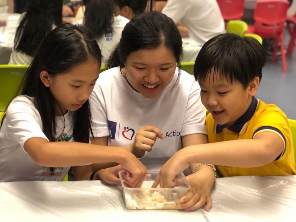 AXA Hong Kong promoted "Healthy Life" to HKYWCA’s service users