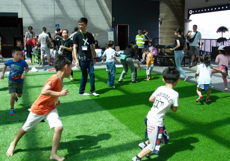 HKYWCA organised “Play in the Community” to encourage play time for all