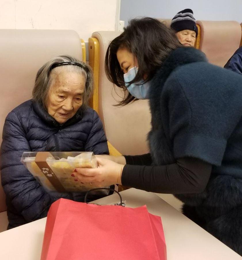 商場管理學會迎春送暖2018