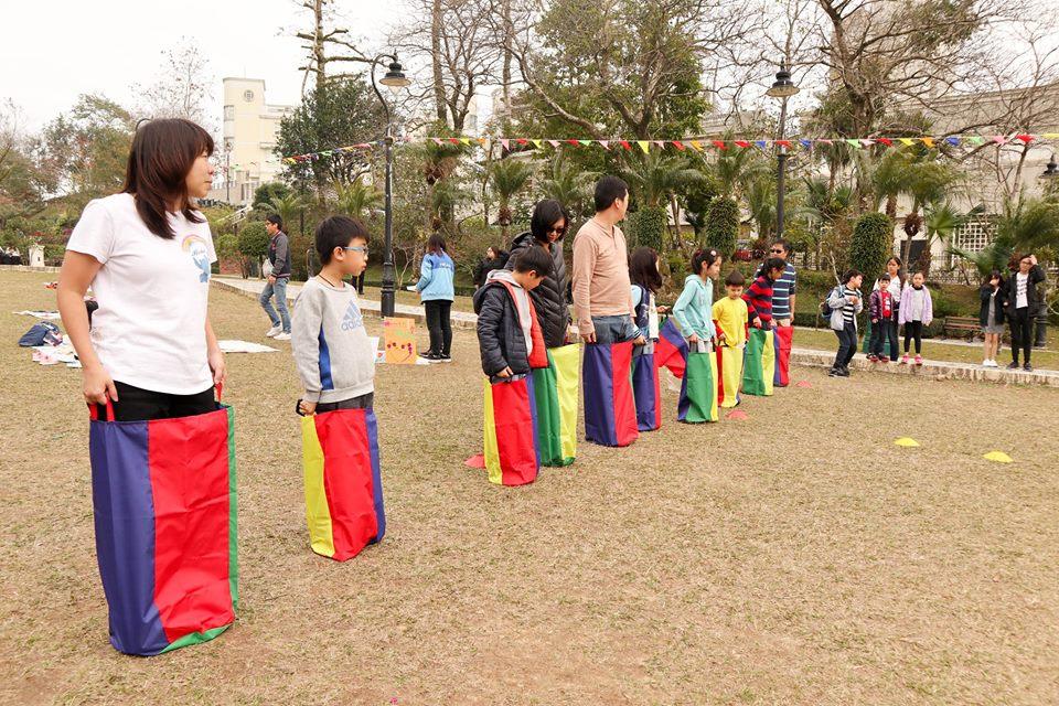 HKYWCA organised “Dream Exchange Market” for grassroots families