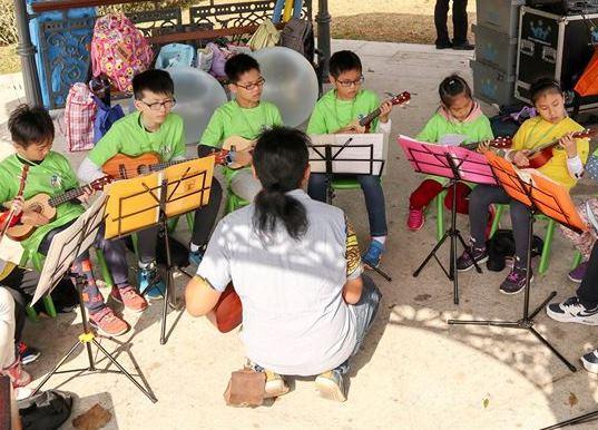 HKYWCA organised “Dream Exchange Market” for grassroots families
