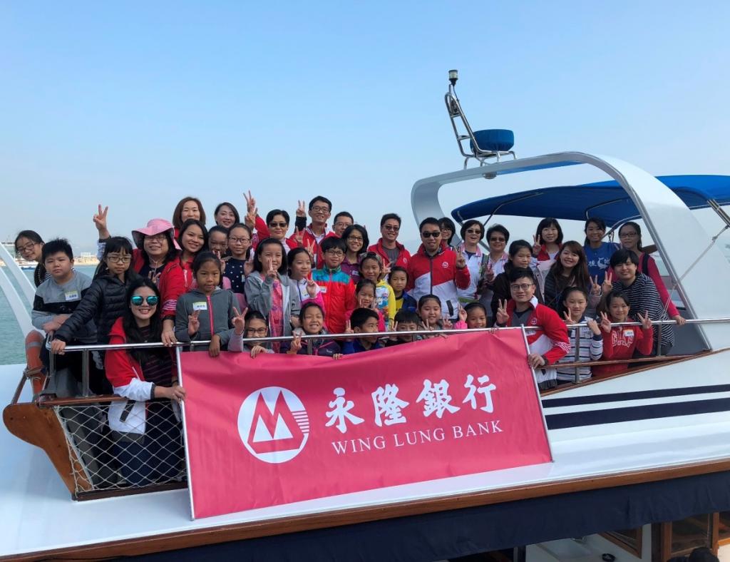 Wing Lung Bank organised a “Dolphin-watching Tour for Primar…