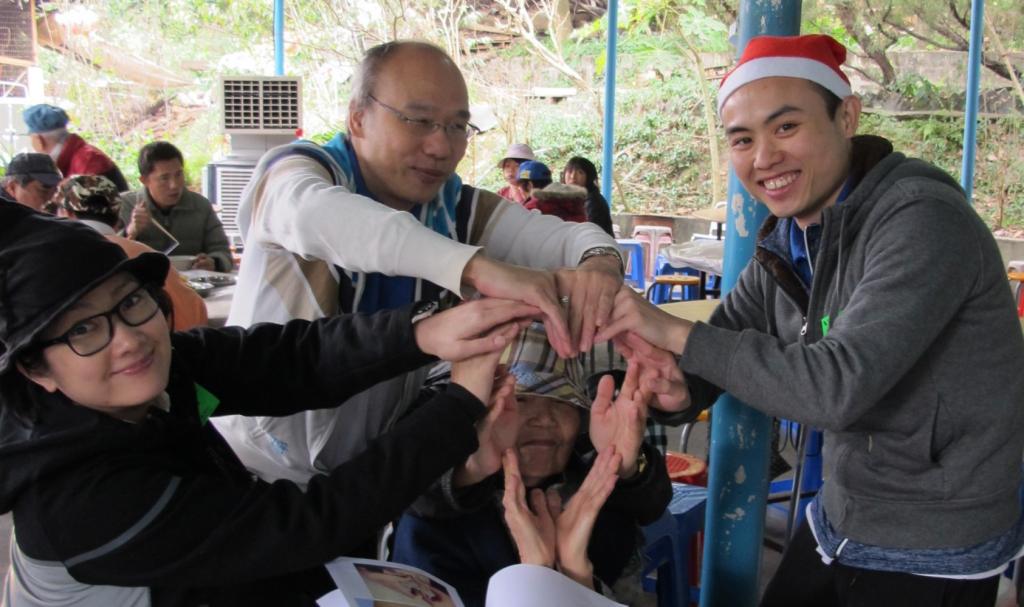 HKYWCA & Chevalier Group went to Tai Tong Ecopark with elderly