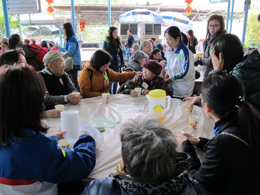 其士集團伙女青辦耆義綠悠遊