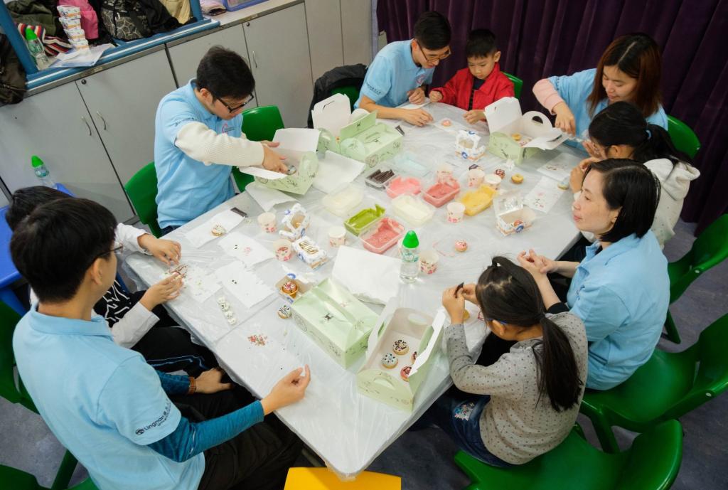 HKYWCA and Lingnan University Alumni Volunteer Team co-organised a Christmas Doughnuts Workshop