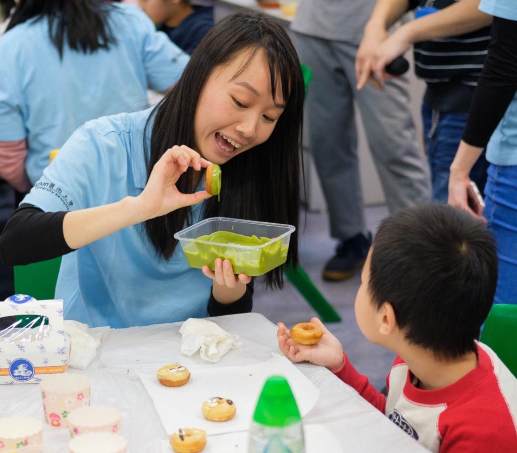 HKYWCA and Lingnan University Alumni Volunteer Team co-organised a Christmas Doughnuts Workshop
