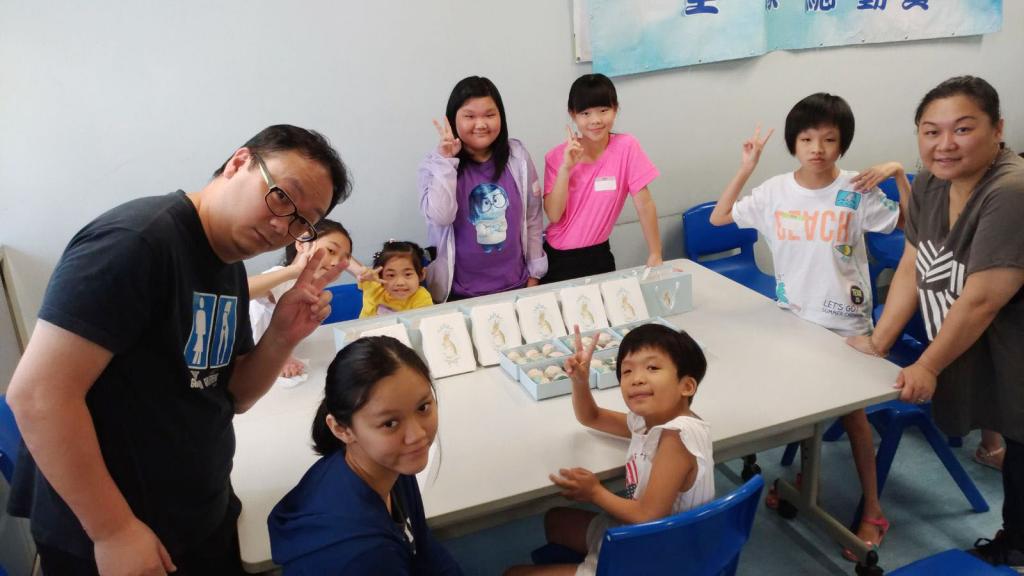 Wachsmuth & Krogmann (Far East) volunteer team made Japanese wagashi with kids