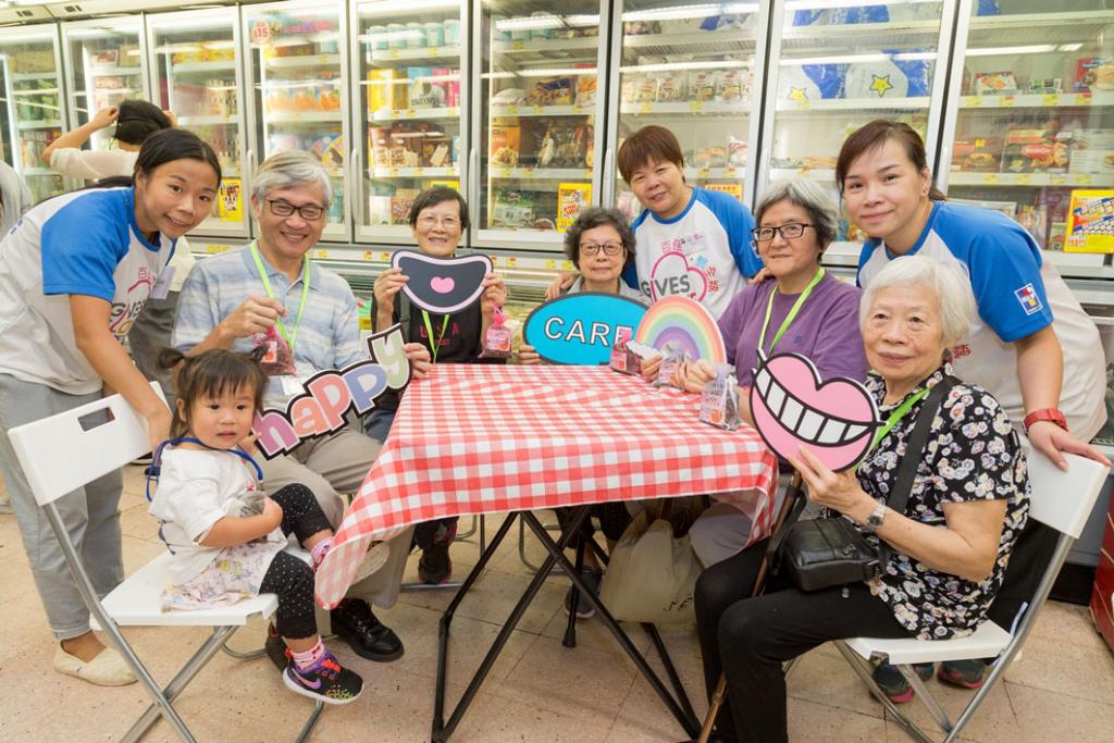 百佳第五度舉辦「關愛長者食物券購物日」
