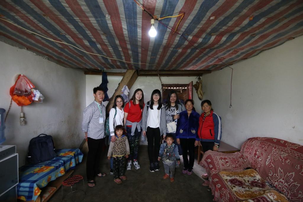 Volunteers visited residents in Yunnan urban villages