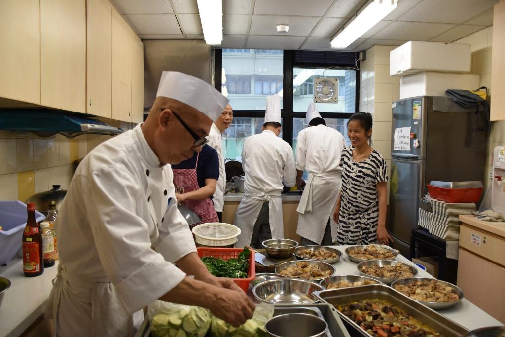 Chefs from Grand Hyatt Hong Kong cooked for elders in Sham S…