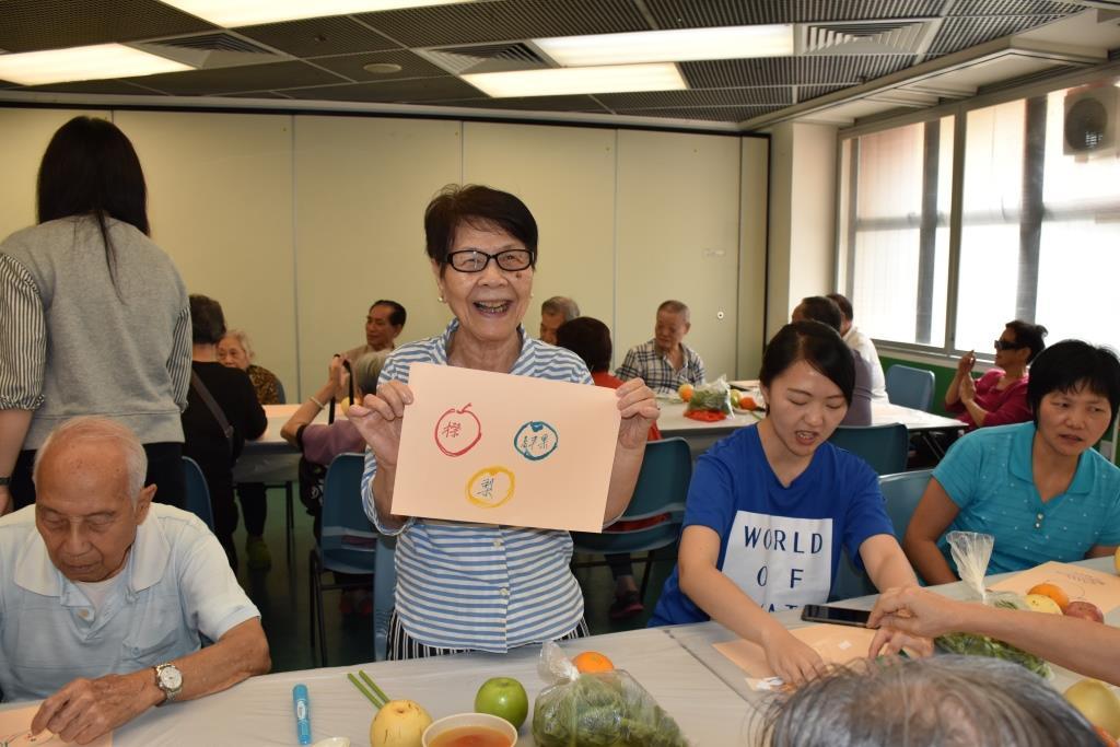 香港君悅酒店大廚到深水埗飯堂為長者烹調美食