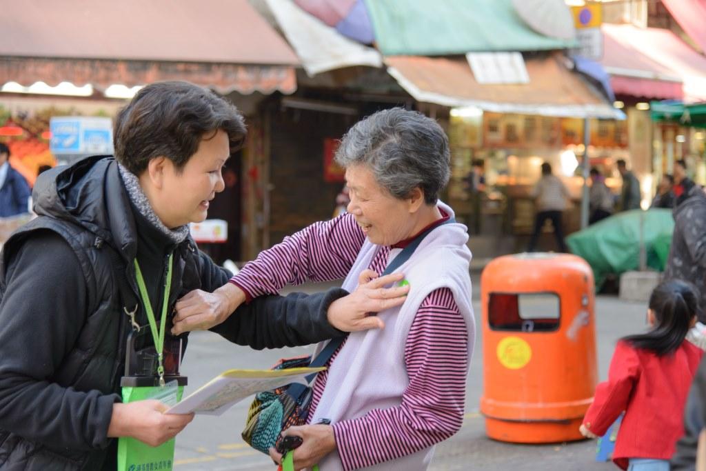 女青賣旗日圓滿結束 感謝各界支持