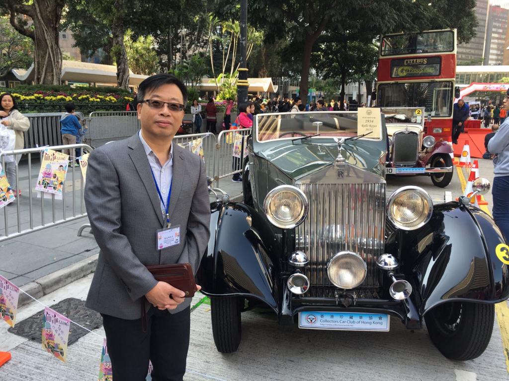長者獲邀乘坐珍藏車遊中西區