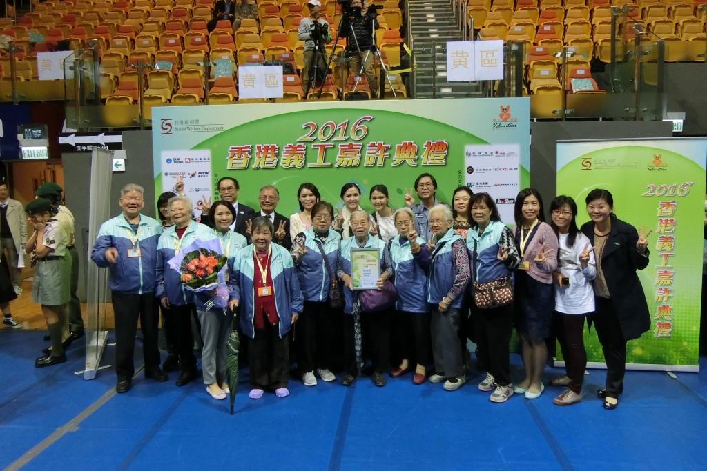 Six HKYWCA volunteers received awards for their community services