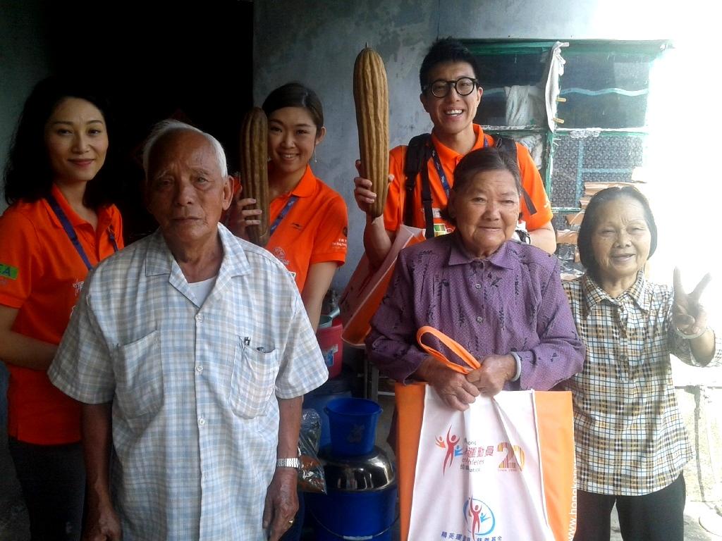 HKYWCA visited the underprivileged with elite athletes and volunteers