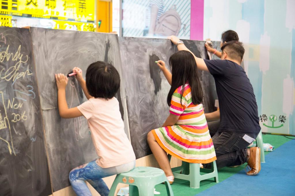Art Fair in Tin Shui Wai encouraged interaction within the community