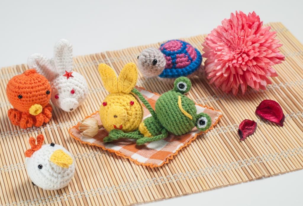 HKYWCA will join the “LOVE’s Team” to sell knits