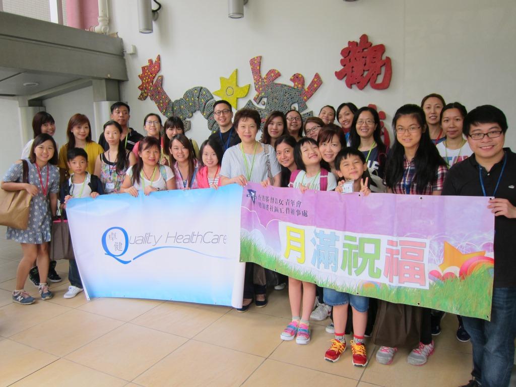 Corporate volunteers sent handmade mooncakes to elderly