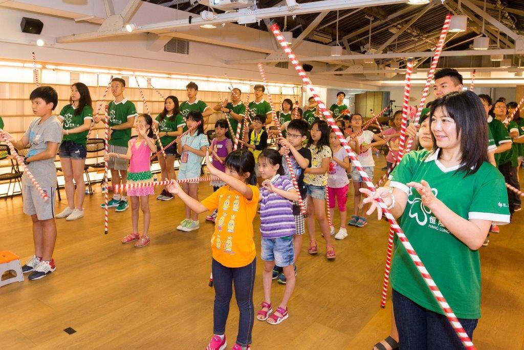 Hang Lung volunteers encouraged kids’ participation in Cantonese Opera