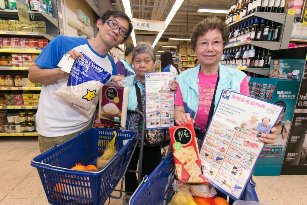 PARKnSHOP organised another Free Food Coupon Shopping Day for the Elderly