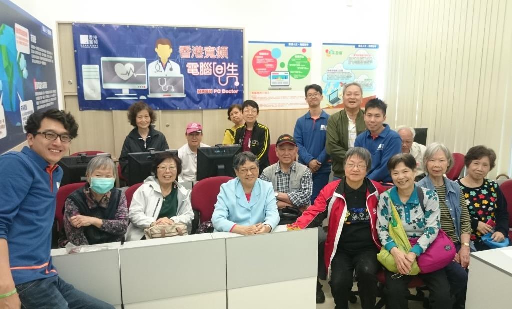 HKBN organised smartphone workshops for elders