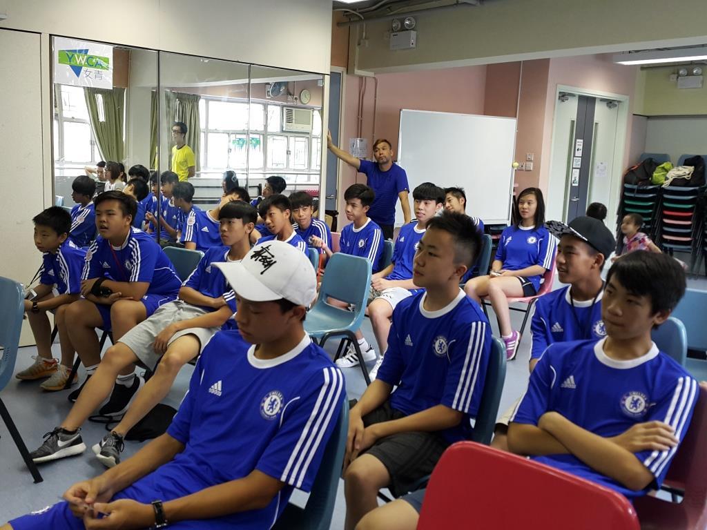 ChelseaFC Soccer School (HK) sent blessings to elderly