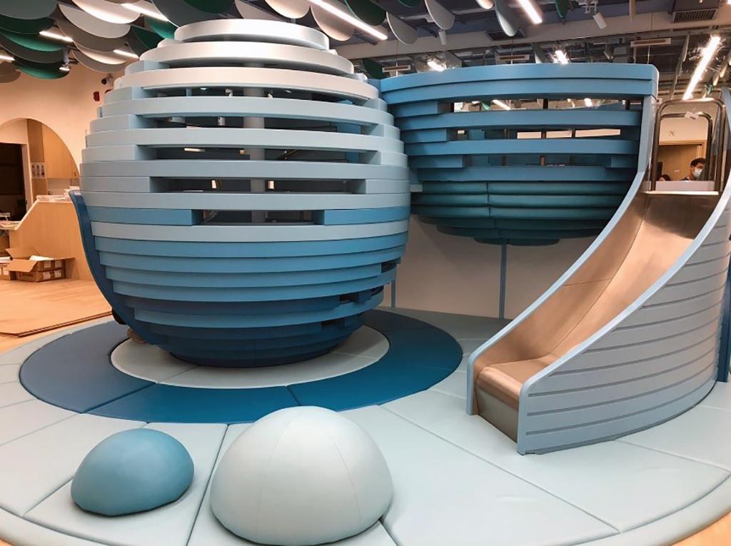 以不同顏色、物料組合而成的「探索天地」有利刺激兒童的五感發展。