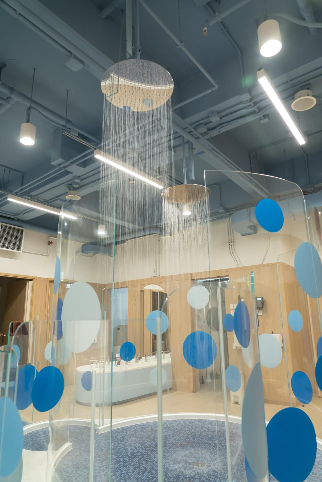 The indoor Water Play Area is rare in local kindergartens.