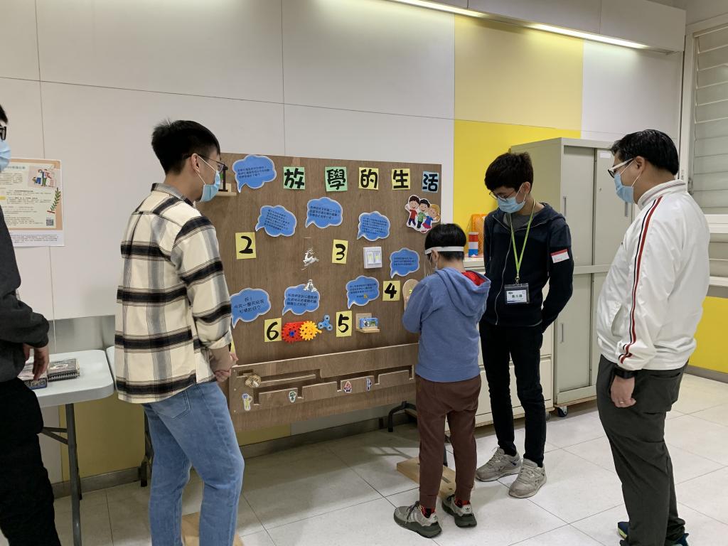 青年與自閉症譜系障礙兒童模擬生活情境，提升他們的溝通技巧及想像力。