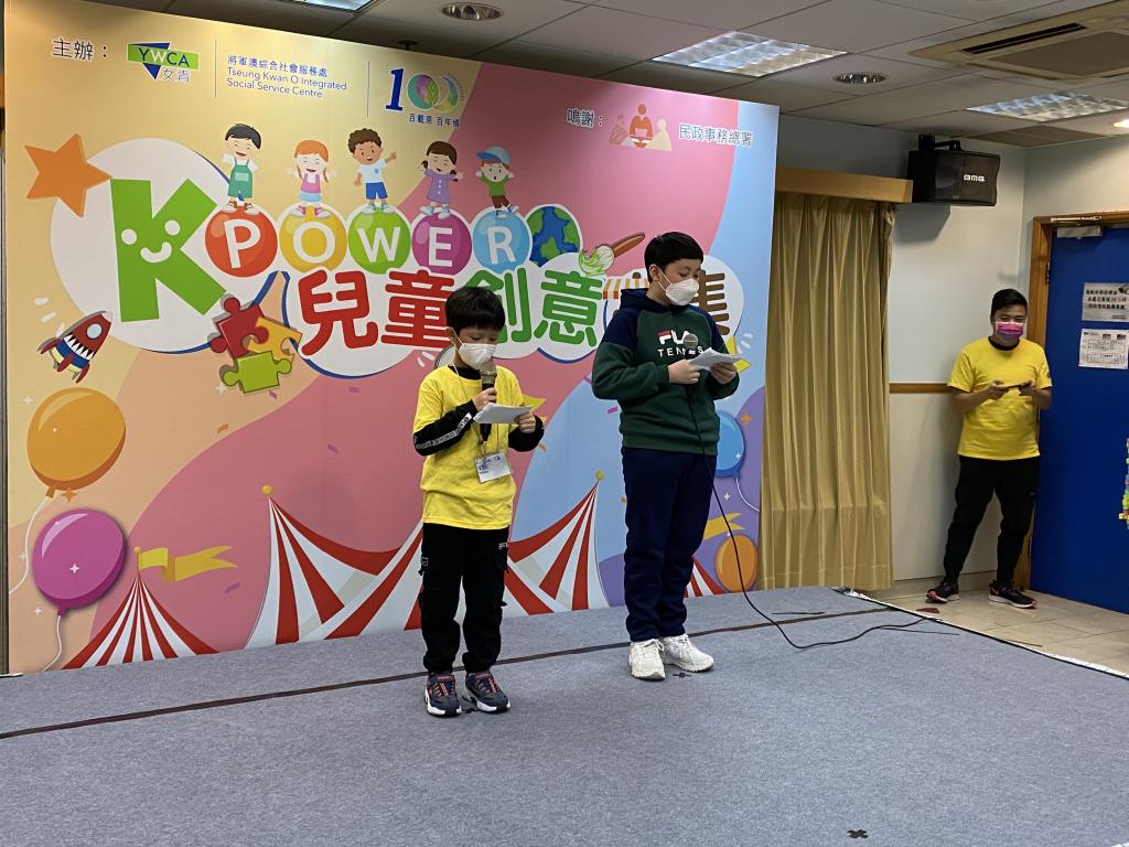兩名小朋友擔任「K POWER兒童創意市集」活動主持。